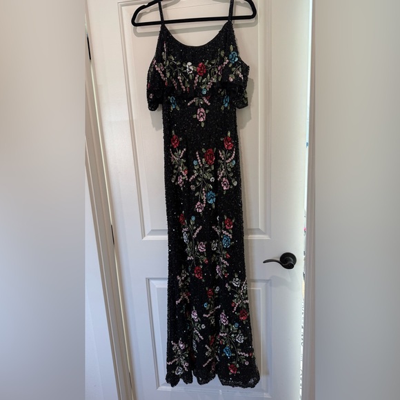 Beaded & sequined embellished floral evening dress by Mac Duggal - Picture 2 of 10